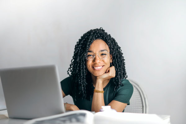 Lady smiling with a laptop